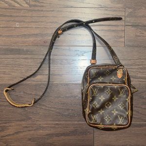 Authentic 80’s Vintage Louis Vuitton Mini Amazone Camera Bag